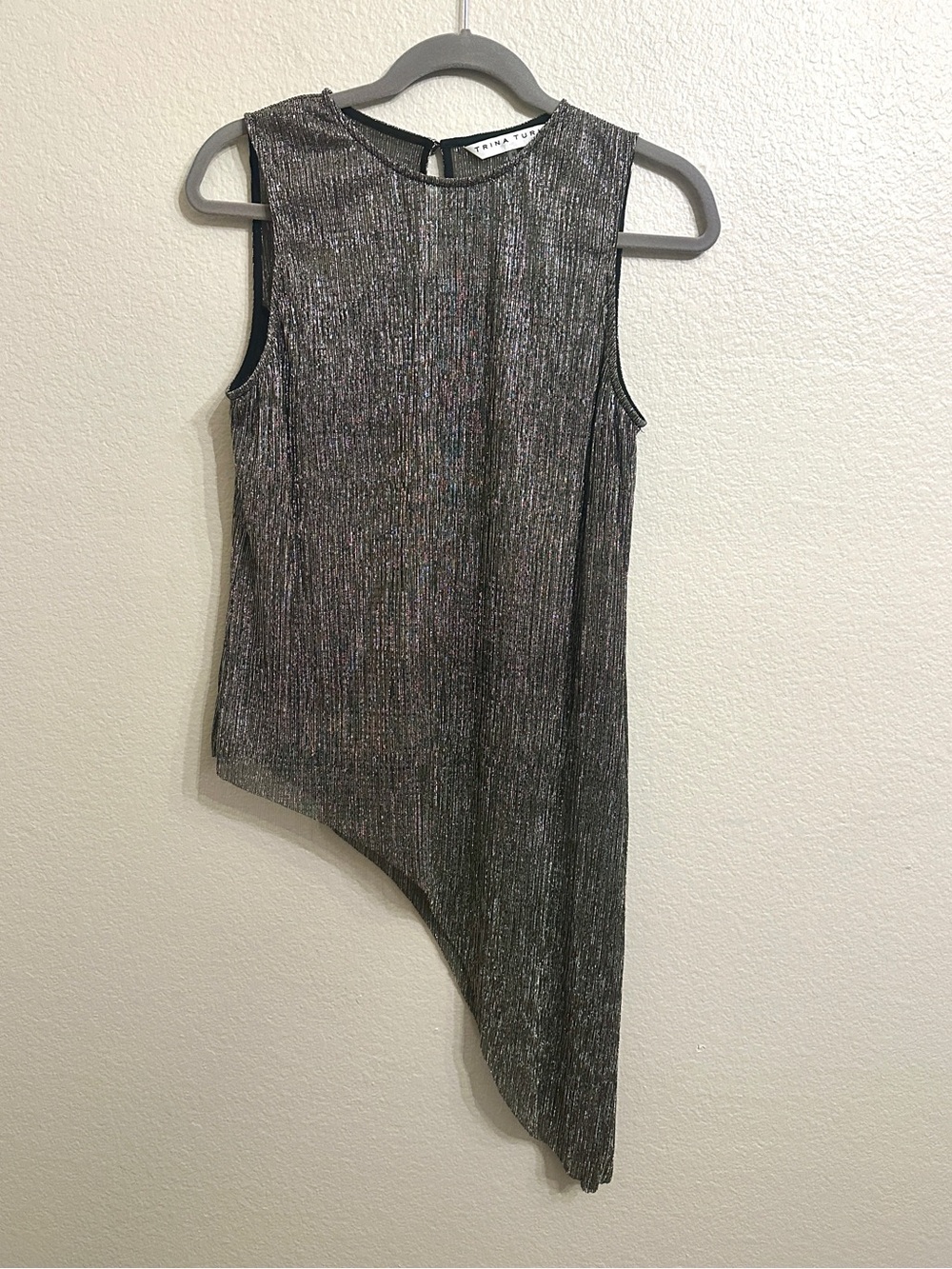 Trina Turk Metallic Silver Asymmetrical Sleeveless Top Size M